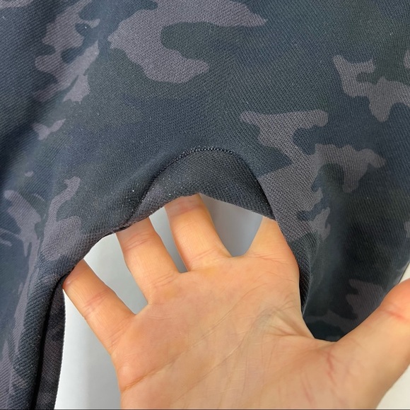 SPANX Look At Me Now Camo Seamless Leggings S - Picture 5 of 8